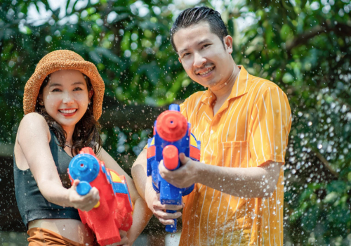 04/13 潑水節主戰區席隆路(人員帶你玩~不擔心怎麼玩)→返回飯店梳洗→泰國流水蝦吃到飽+非酒精性飲品暢飲