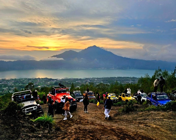 01/03 別墅自由活動→百萬網紅伴手禮小店→AHK港式料理→機場→台北