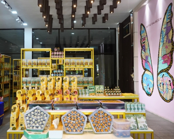 01/03 別墅自由活動→百萬網紅伴手禮小店→AHK港式料理→機場→台北