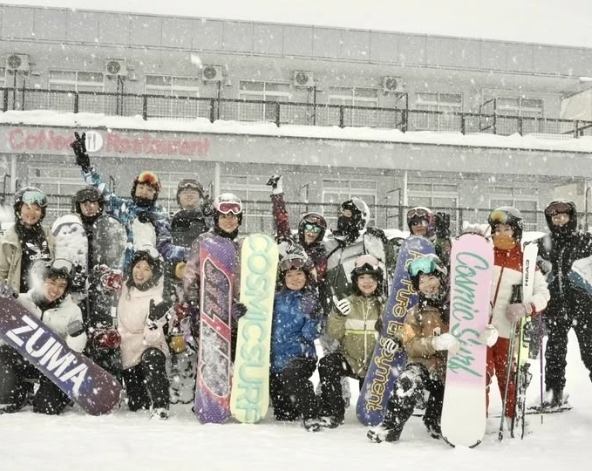 早餐時光→豬苗代滑雪場→分組上課 (五小時課程) (有遇到雪場雪煙火&夜滑喔)
