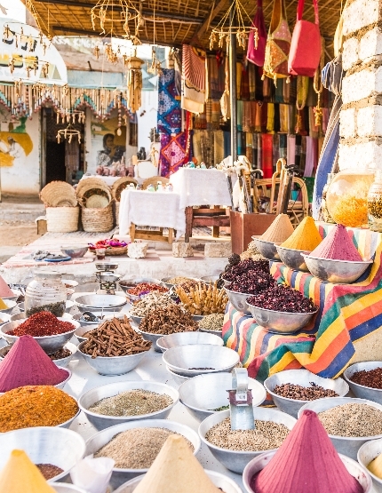 亞斯文大壩&蘇埃友好紀念碑→伊西斯女神-菲萊神殿→五星尼羅河輪登船→搭乘尼羅河風帆船→努比亞村&騎駱駝