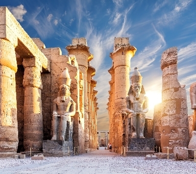 尼羅河輪 (搭馬車前往艾德芙神殿→世界最大神殿群-卡納克神殿→路克索神殿)