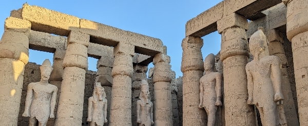 尼羅河輪 (搭馬車前往艾德芙神殿→世界最大神殿群-卡納克神殿→路克索神殿)