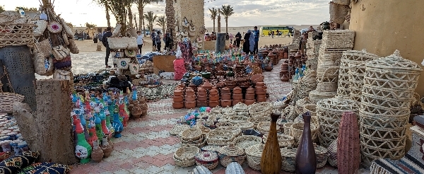 黑白沙漠→沙漠衝沙→鹽湖→沙漠市集→夜宿法尤姆