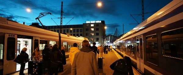 赫爾辛基市區自由逛街(亦可跟著領隊探索城市)→臥鋪火車