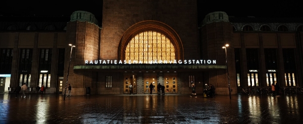 赫爾辛基市區自由逛街(亦可跟著領隊探索城市)→臥鋪火車