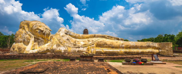 04/12 搭乘巴士前往大城世界遺產(瑪哈泰寺+帕席桑碧寺+帕蒙空博碧大皇宮+最大室外臥佛)→搭乘遊船返回曼谷+自助式午餐(沿途欣賞昭拍耶河景色和沿岸知名景點)→曼谷最強百貨公司ICON SIAM→GINGER FARM 泰北人氣米其林餐廳