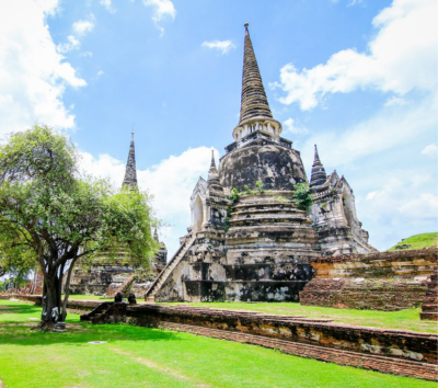 04/12 搭乘巴士前往大城世界遺產(瑪哈泰寺+帕席桑碧寺+帕蒙空博碧大皇宮+最大室外臥佛)→搭乘遊艇返回曼谷+自助式午餐(沿途欣賞昭拍耶河景色和沿岸知名景點)→曼谷最強百貨公司ICON SIAM→GINGER FARM 泰北人氣米其林餐廳