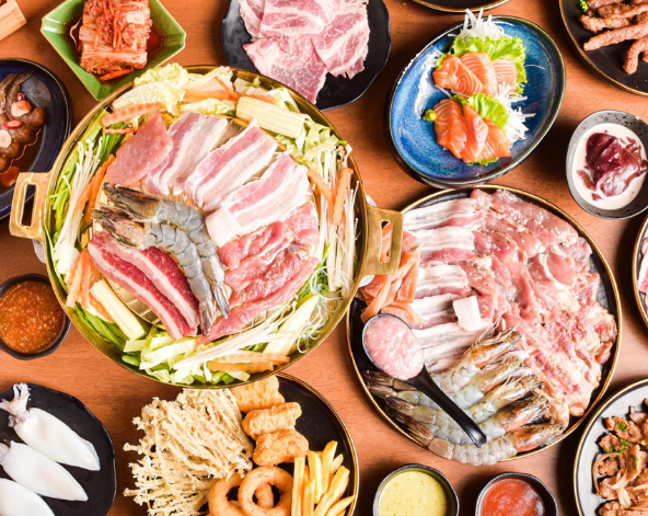 04/11 飯店泳池戲水→恰圖恰週末市集 & JJ Mall 室內購物商場→Health Land 經典泰式按摩120分鐘→正宗泰式火鍋Mookrata