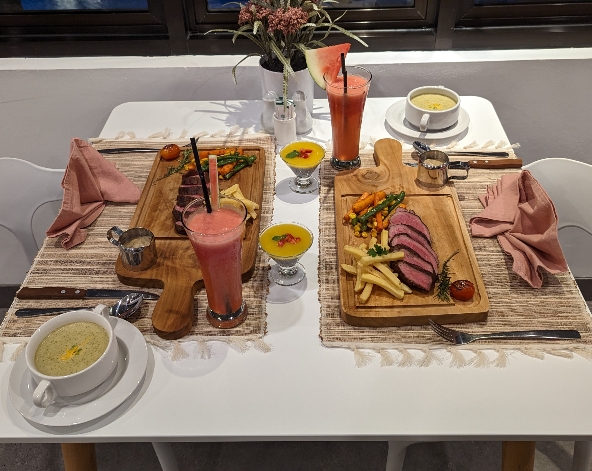 1/2 享用早午餐,別墅自由活動→BEACH WALK MALL→獨家BEACH PINNIC風格下午茶→本地人才知道的海鮮風味餐廳