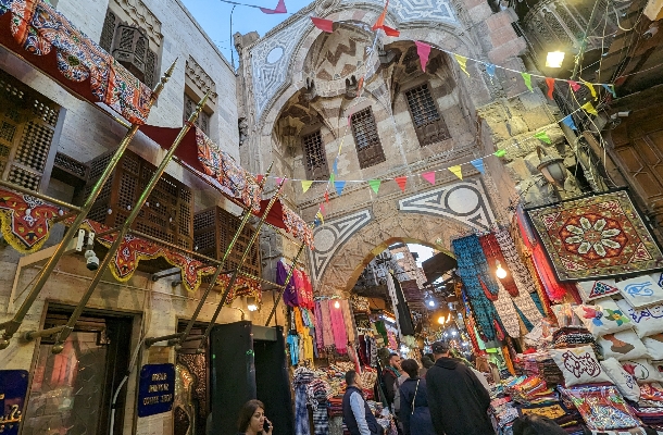 返回開羅→金字塔景觀餐廳→吉薩大金字塔和獅身人面像→哈利利市集→Mall of Egypt 購物中心&家樂福