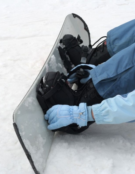 早餐時光→集合前往雪場試裝→分組上課 (五小時課程)