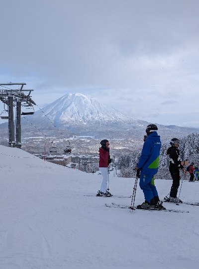  俱知安→二世谷雪場(不包雪具) / 遠觀蝦夷富士→小樽運河→居酒屋→溫泉澡堂