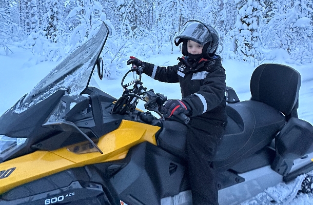 民宿→Vikaköngäs登山→雪地摩托車體驗→民宿