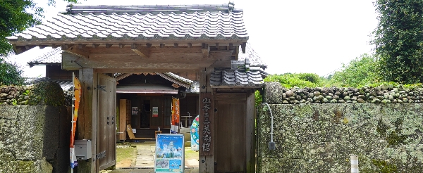 早上抵達五島(早餐)→鬼岳→鐙瀬熔岩海岸&鐙瀬遊客中心→遊民咖啡→五島時光遊客中心介紹五島→山本二三美術館(宮崎駿、新海城 動畫美術導演) →五島観光歴史資料館→住宿CHECK IN稍作休息→居酒屋燒魚定食