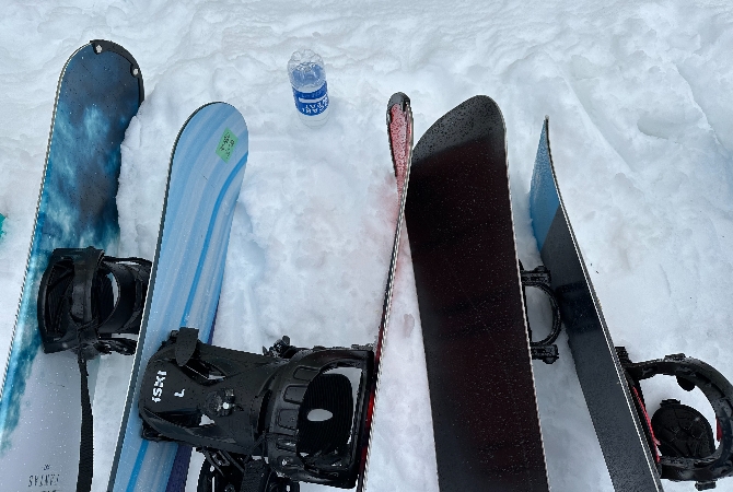 早餐時光→集合前往雪場試裝→分組上課 (五小時課程)