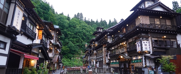 立山寺→蕎麥麵定食→銀山溫泉→溫泉飯店料理